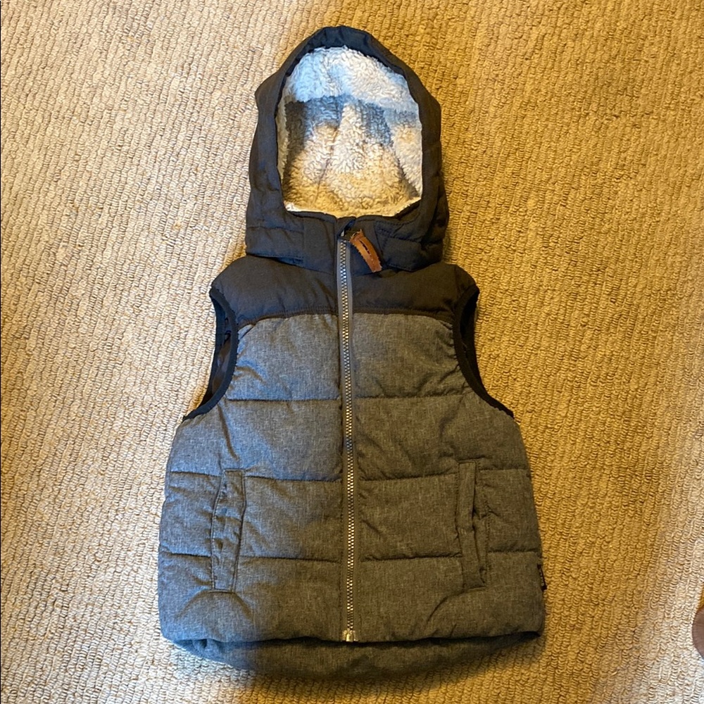 H&M Boy’s Hooded Puffer Vest 5/6